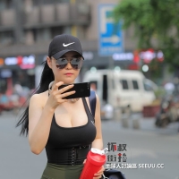 美女, 你D胸肌好勁喎~~~~~~~~~~~~~