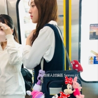 美少女  D公仔好得意呀 ~~~~~~~~~~~~~~~