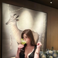 唔知慶祝咩呢