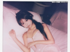 阿女，你著到咁樣訓响床上, 好危險㗎喎～