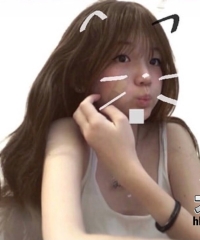 可愛學生妹露乳溝