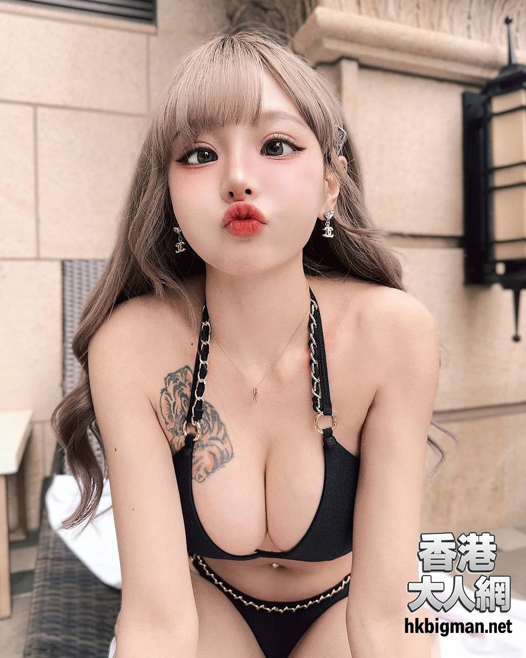 王依渟 三點式泳衣
