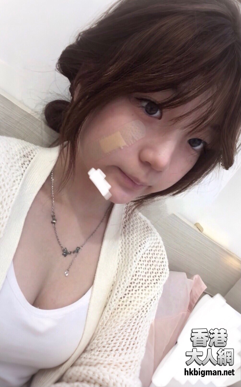 可愛學生妹露乳溝