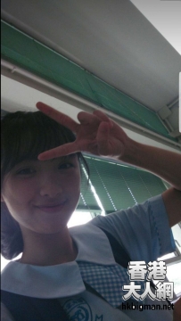 可愛18歲鄧兆棠學生妹口交流出