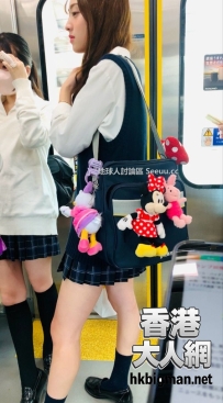 美少女  D公仔好得意呀 ~~~~~~~~~~~~~~~