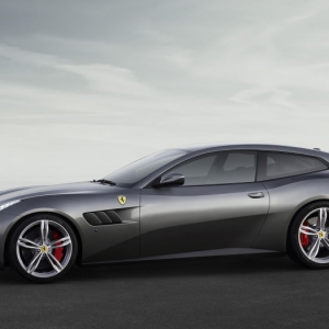 Ferrari GTC4Lusso 雙門四座超跑